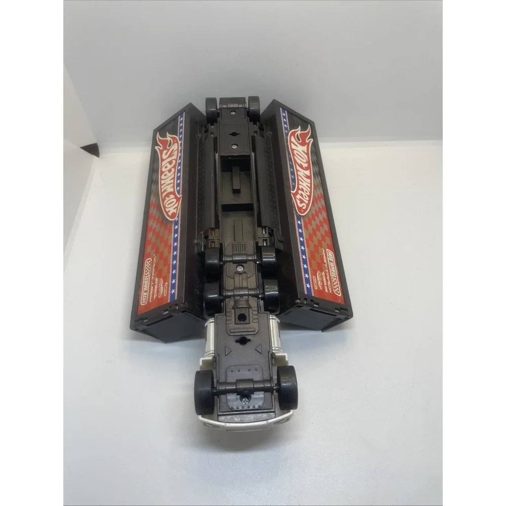 Hot Wheels Fast Track Car Hauler And‎ Launcher 2008